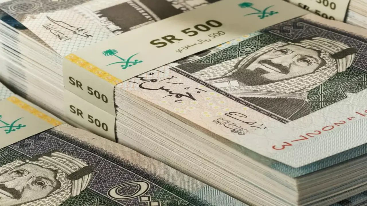 انهيار الريال السعودي أمام 6 عملات دولية يثير مخاوف بشأن قيمة المدخرات